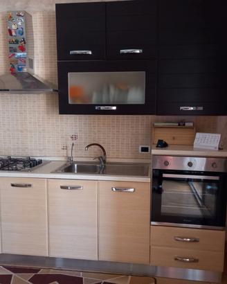 Cucina completa di elettrodomestici