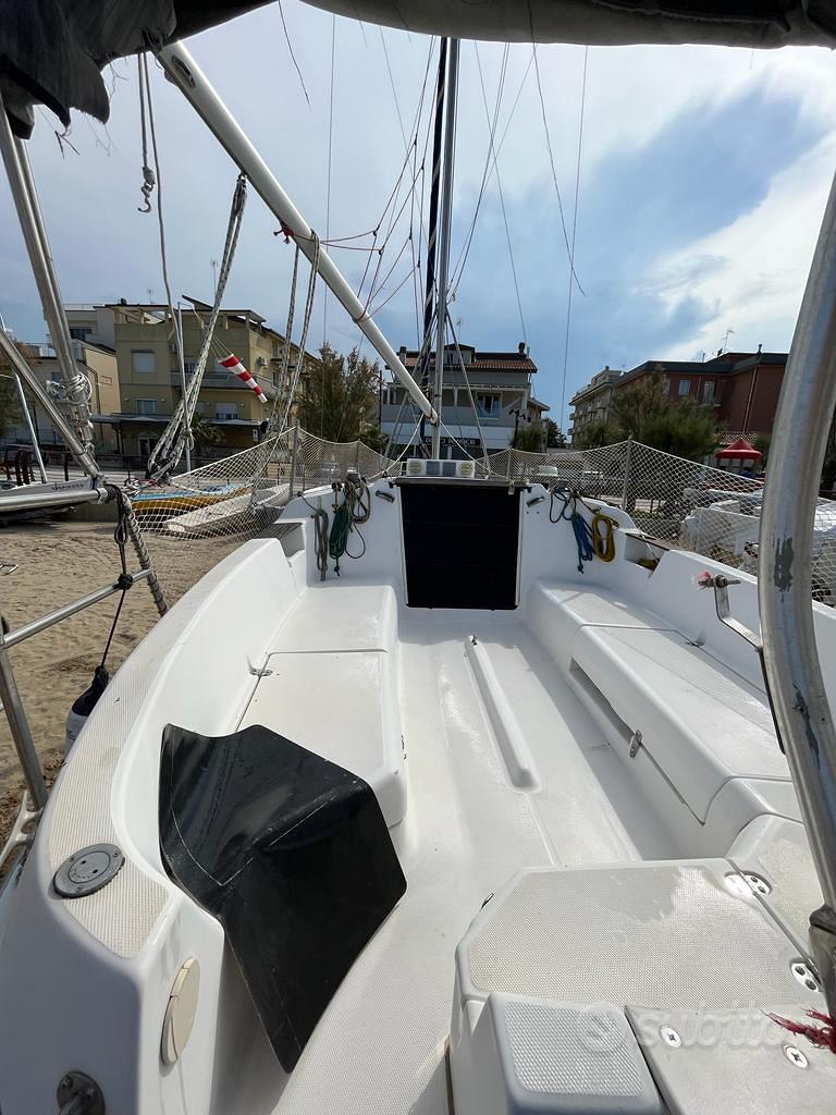 HUNTER 240 — View photo 1