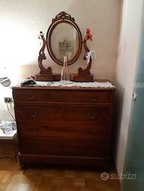 cassettiera antica con specchio