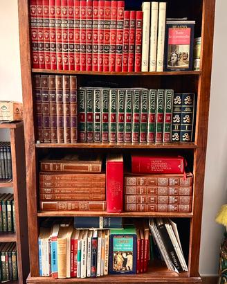 Libreria in legno massello con cassetti