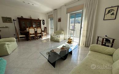 Appartamento a Napoli Via Giuseppe Testa 4 locali