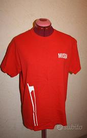 T-shirt rossa con sponsor Misqa