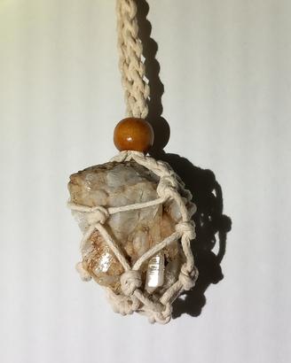 collana in corda con quarzo