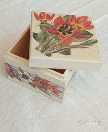 Scatola porta oggetti in decoupage 