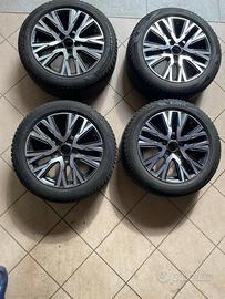 Treno cerchi + gomme invernali yaris cross