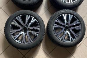 Treno cerchi + gomme invernali yaris cross