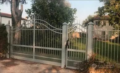 Casa ristrutturata con giardino di 1100 mq