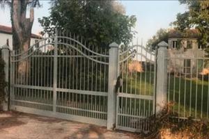 Casa ristrutturata con giardino di 1100 mq