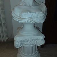 scultura femminile gesso