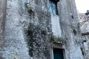 Casa da ristrutturare vico del garano