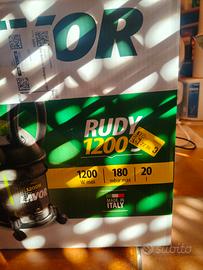 aspirapolvere e liquido 