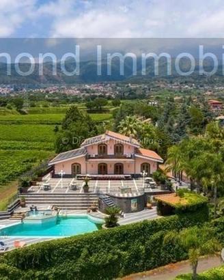 Villa di lusso con piscina a Zafferana Etnea
