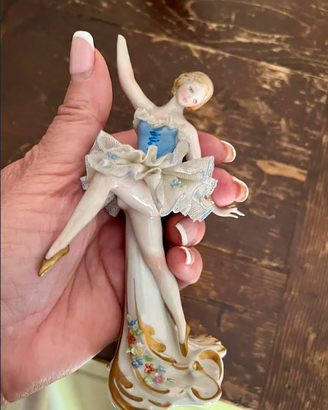 CAPODIMONTEdaCOLLEZfiguraBALLERINAporcellanaDel900