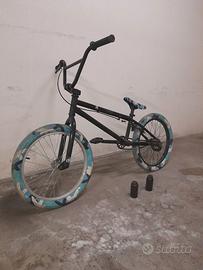 Bicicletta per trick e acrobazie