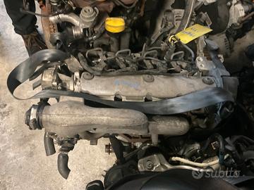 Motore trafic F9QU7 VIVARO 1.9 TDi