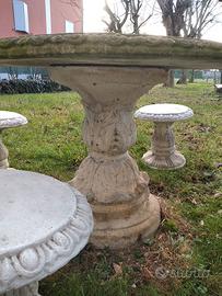 Tavolo e 4 sgabelli per giardino in cemento