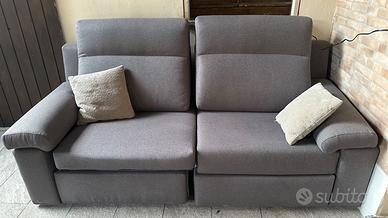 Divano tre posti con poltorna elettrica  200x98 cm