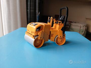 Rullo compressore  Caterpikkar marca Buder