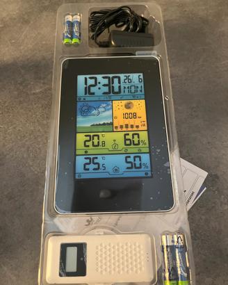 Stazione meteo con orologio
