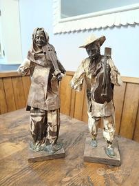 coppia di anziani in cartapesta