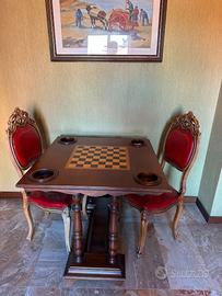 Tavolo da gioco con sedie