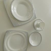 Gran Servizio Piatti e Tazzine 