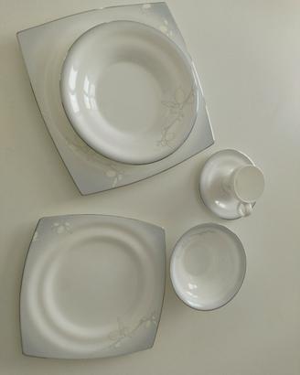 Gran Servizio Piatti e Tazzine 