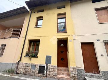 CASA SEMINDIPENDENTE A COSTA VOLPINO