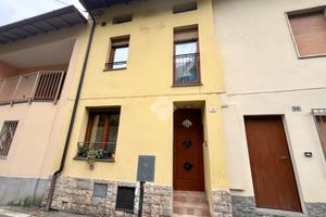 CASA SEMINDIPENDENTE A COSTA VOLPINO