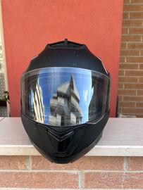 Coppia di caschi di cui uno modulare