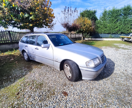 Mercedes C220 station wagon TD con gancio traino