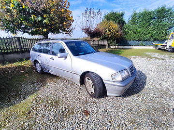 Mercedes C220 station wagon TD con gancio traino