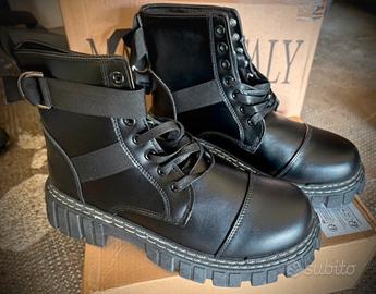 Scarpe stivaletti neri da uomo