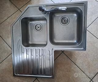 Lavandino in acciaio ad angolo