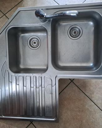 Lavandino in acciaio ad angolo