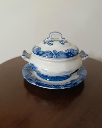 vari oggetti in ceramica