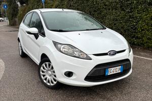 Ford Fiesta 5 Porte Bianca Neopatentati