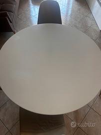 tavolo in legno bianco rotondo