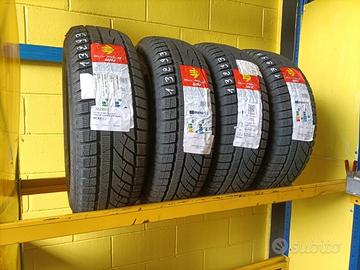 4 Gomme al NUOVO% 215/65/16 MOMO Invernali - Cantù