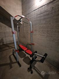 Panca multifunzione con lat machine e stazione fit
