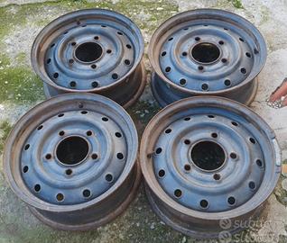 4 cerchioni in ferro misura 16" a 5 fori Mahindra