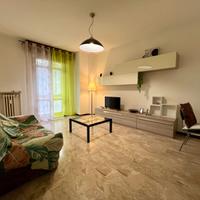 Trilocale in pieno centro al paese con box auto