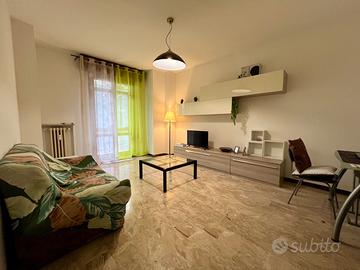 Trilocale in pieno centro al paese con box auto