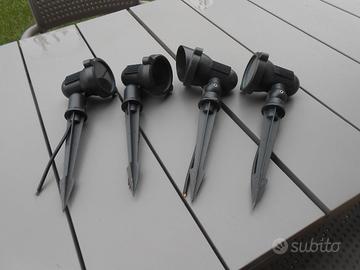 4 faretti led da giardino a picchetto-Pari nuovo