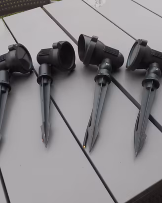 4 faretti led da giardino a picchetto-Pari nuovo