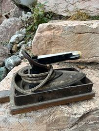 Ferro da d’epoca con manichio in bachelite