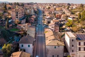 Labico: locale commerciale in buona posizione