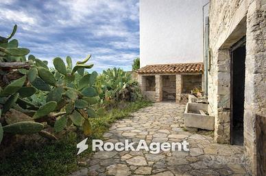 Casa indipendente di 150 m² con 3 locali e box aut