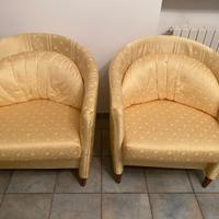 Coppia di poltrone antiche, tappezzate in raso