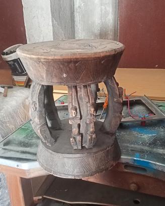 sgabello antico africano